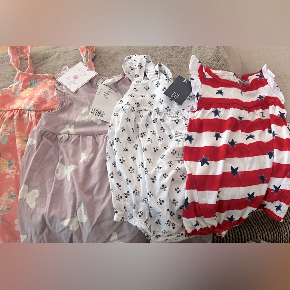 Four outfits !! Mixed brands (Baby Gap, Old Navy, H&M, Sigrid Olsen)! NWT
